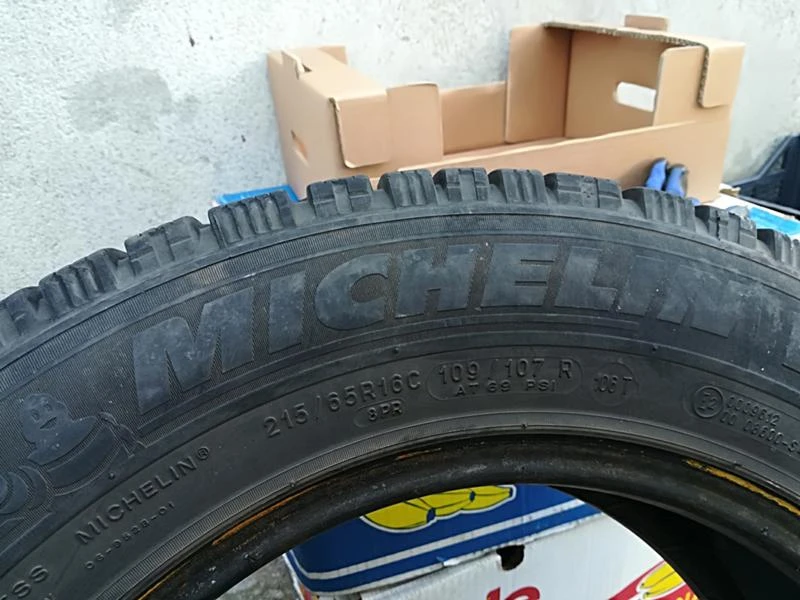 Гуми Зимни 215/65R16, снимка 4 - Гуми и джанти - 22854229