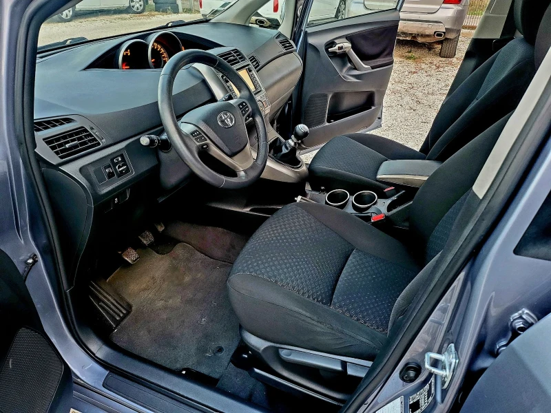 Toyota Verso 2.0 D4D 6+ 1, снимка 9 - Автомобили и джипове - 48339529