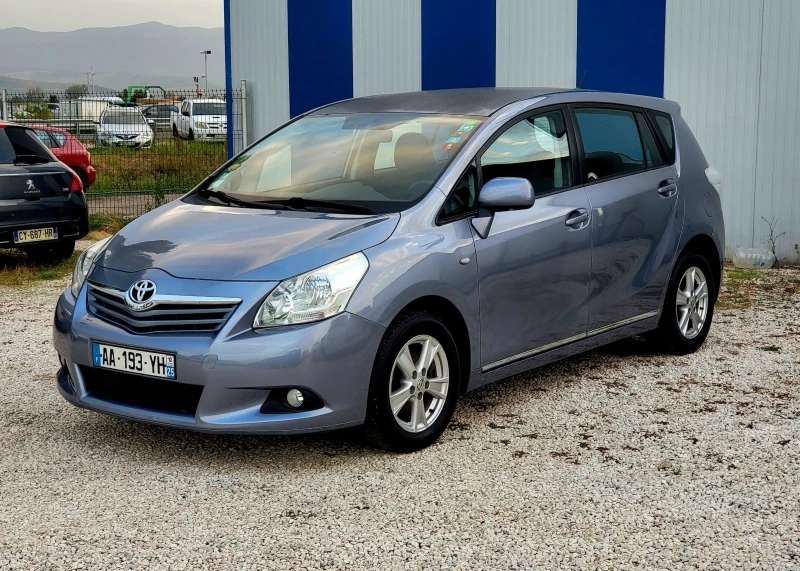 Toyota Verso 2.0 D4D 6+ 1, снимка 2 - Автомобили и джипове - 48339529