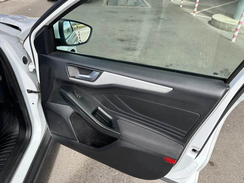 Ford Focus 1.5TDCI, снимка 10 - Автомобили и джипове - 51462986