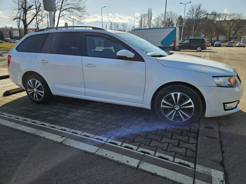 Skoda Octavia 1.6 TDI DPF DSG, Комби, снимка 4 - Автомобили и джипове - 52375464