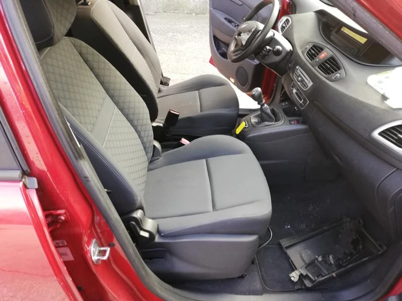 Renault Scenic 1,5 DCI, снимка 13 - Автомобили и джипове - 28365364