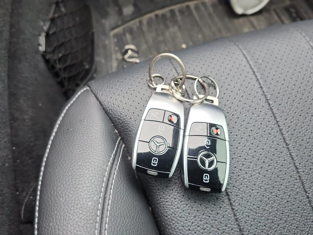 Mercedes-Benz E 300 * CARFAX * Цена до България*  - изображение 8