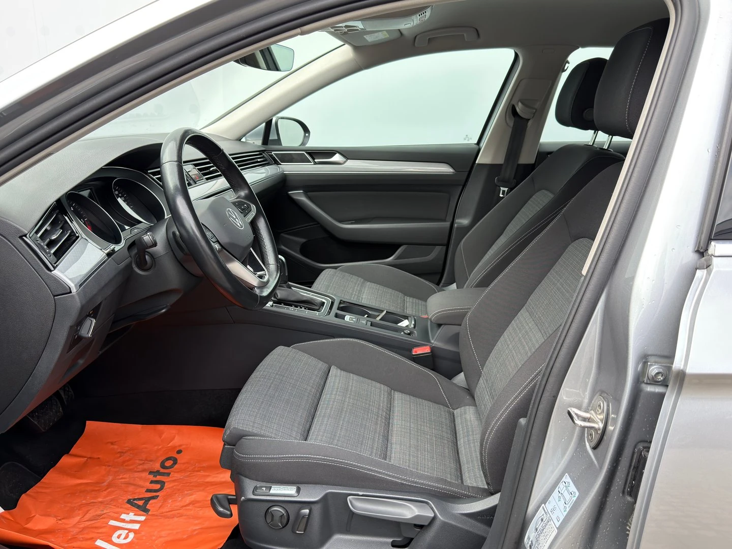 VW Passat Business 2.0 TDI SCR DSG, снимка 5 - Автомобили и джипове - 54353556