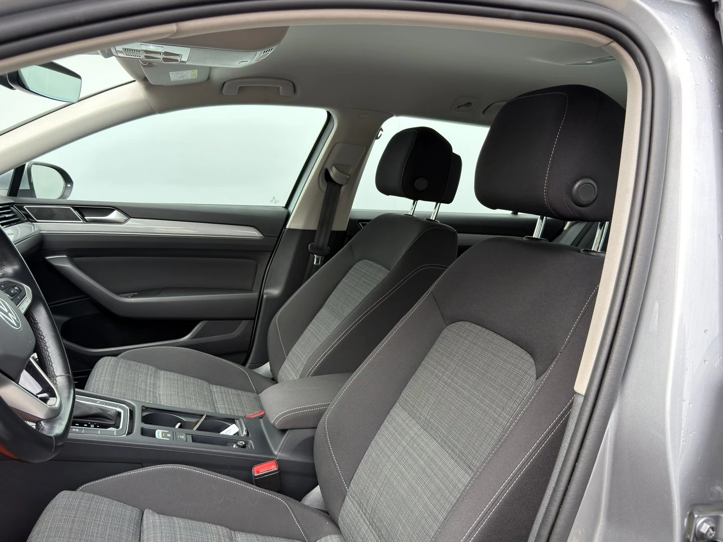 VW Passat Business 2.0 TDI SCR DSG, снимка 6 - Автомобили и джипове - 54353556