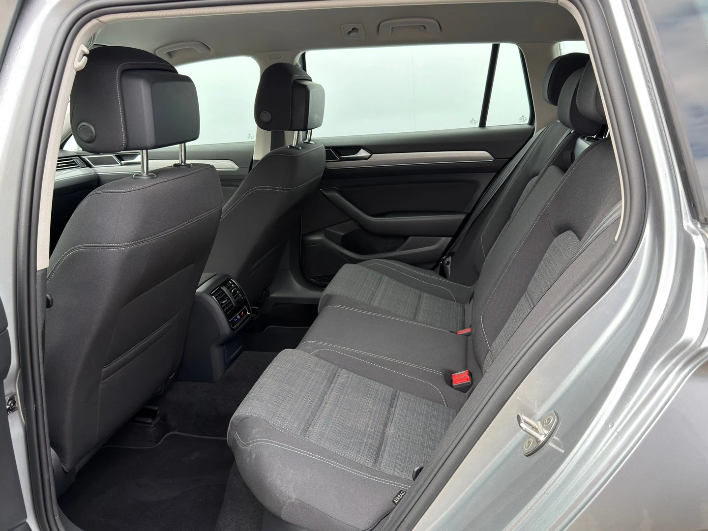 VW Passat Business 2.0 TDI SCR DSG, снимка 7 - Автомобили и джипове - 54353556