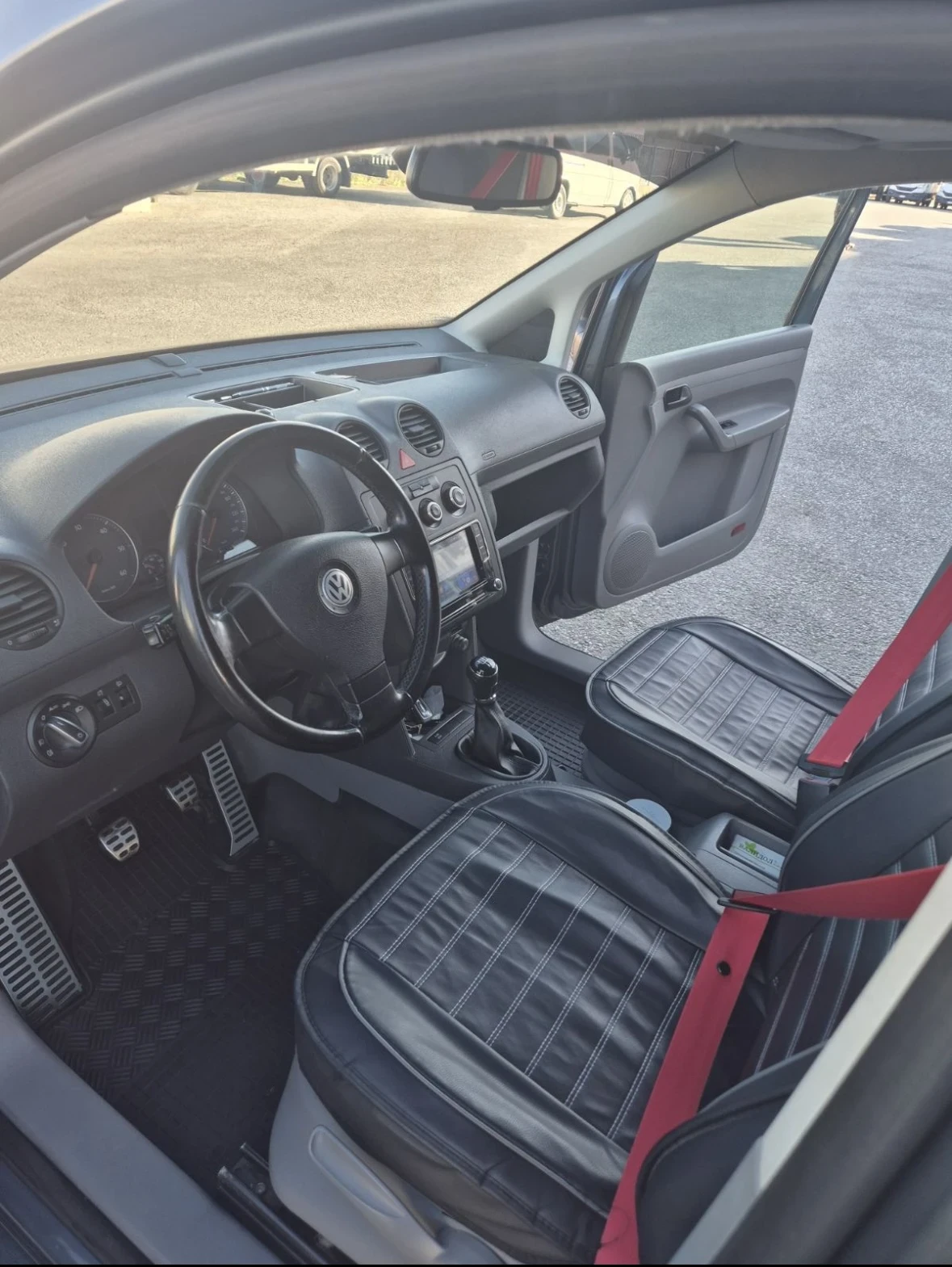 VW Caddy, снимка 8 - Автомобили и джипове - 54173800