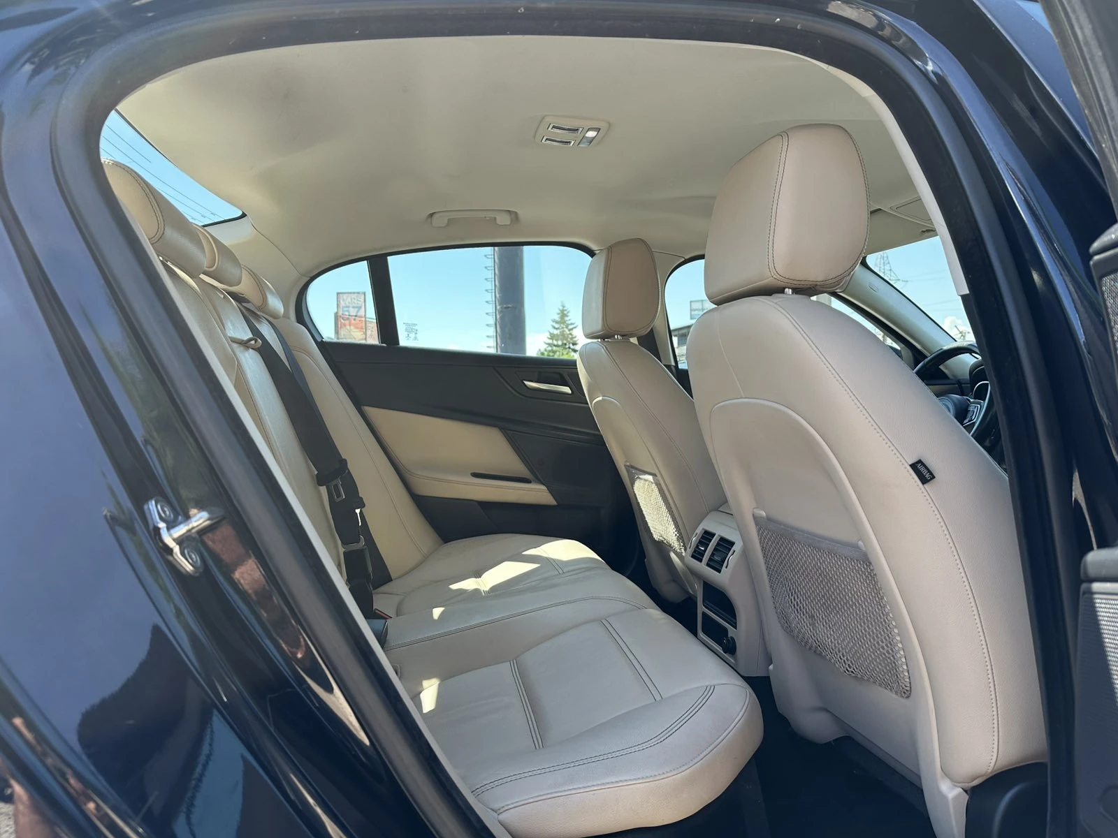 Jaguar XE 2.0D Aвтоматик, снимка 13 - Автомобили и джипове - 55049629