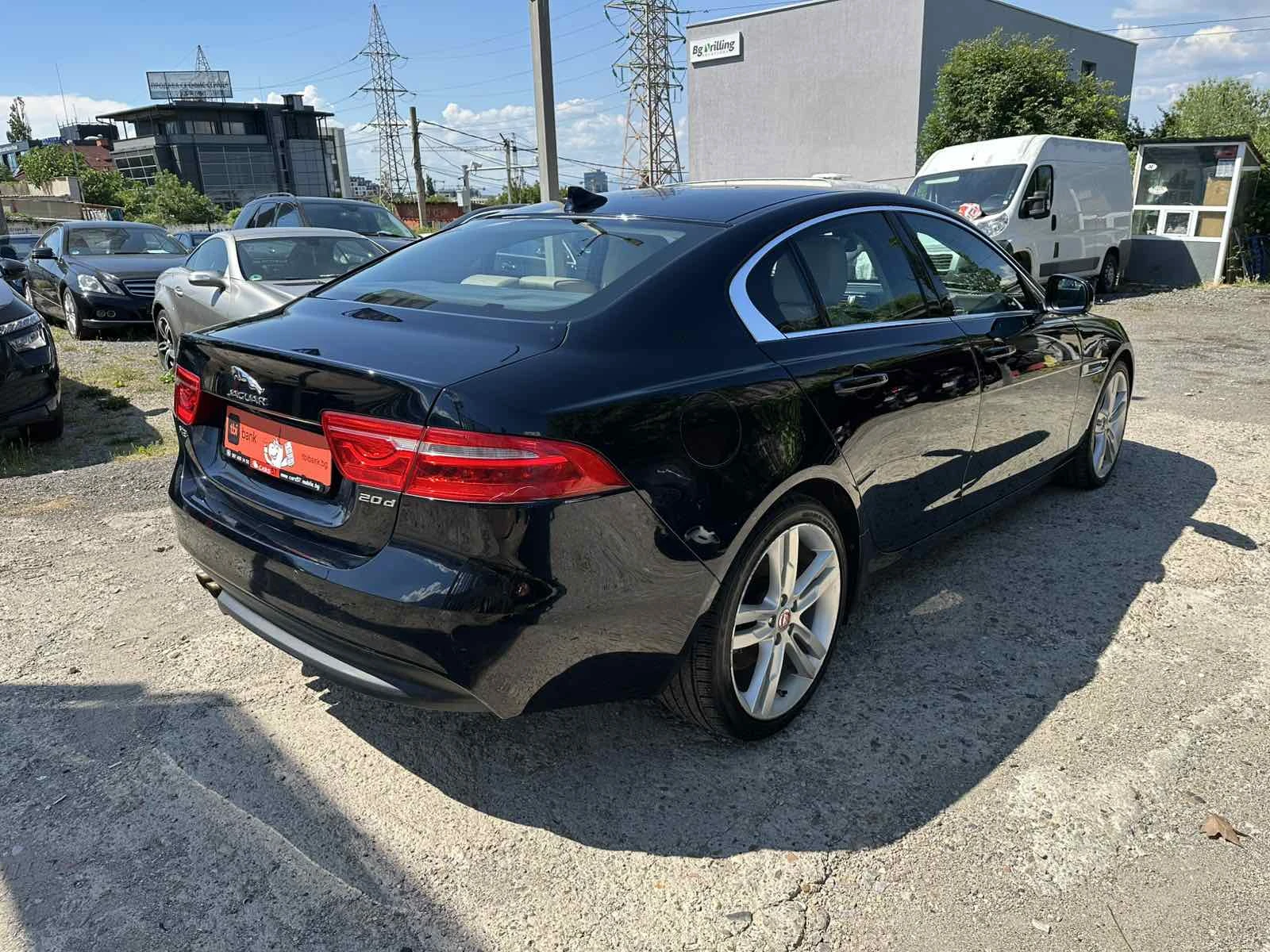 Jaguar XE 2.0D Aвтоматик, снимка 3 - Автомобили и джипове - 55049629