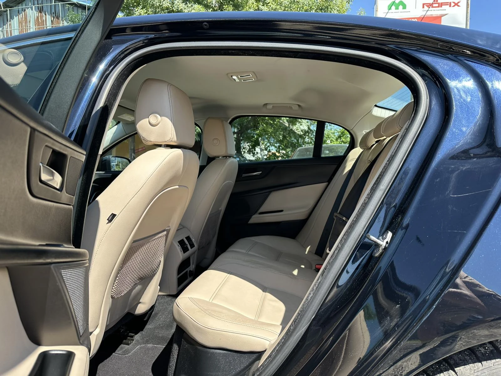 Jaguar XE 2.0D Aвтоматик, снимка 10 - Автомобили и джипове - 55049629