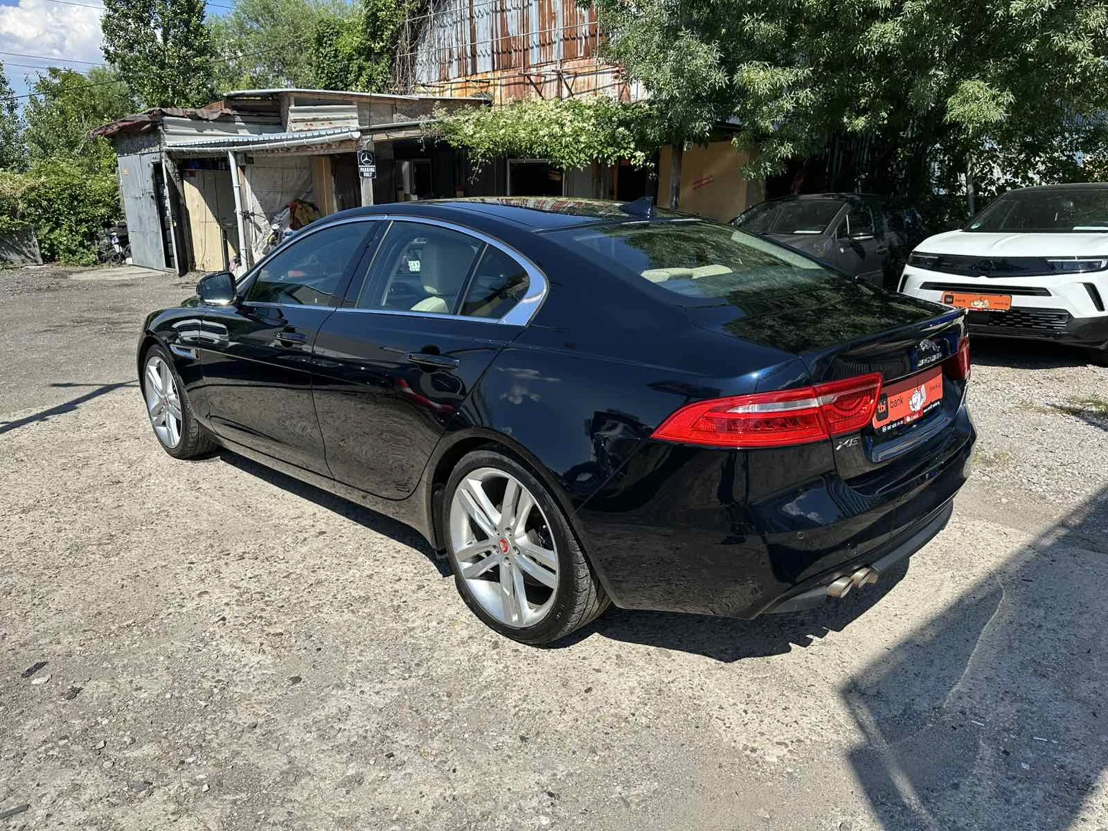 Jaguar XE 2.0D Aвтоматик, снимка 4 - Автомобили и джипове - 55049629
