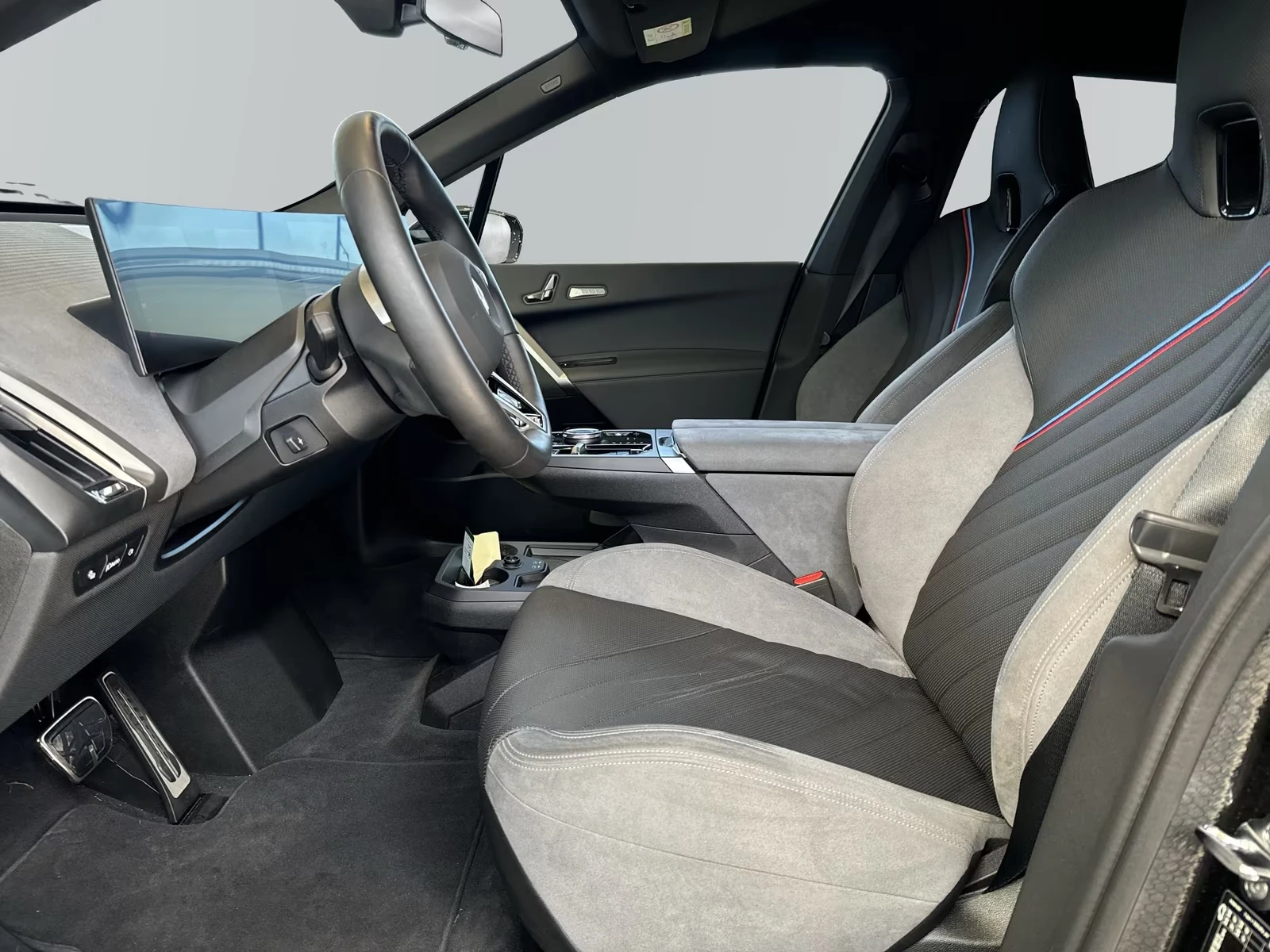BMW iX xDrive45/ FACELIFT/ M SPORT/ ICONIC GLOW/ H&K/ 360, снимка 8 - Автомобили и джипове - 55539238