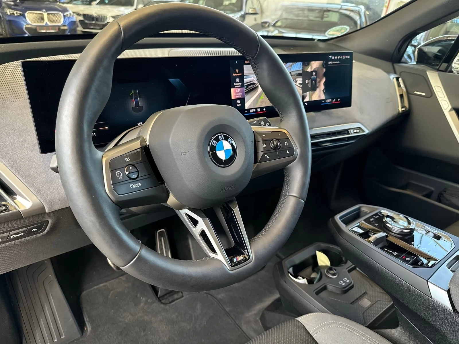 BMW iX xDrive45/ FACELIFT/ M SPORT/ ICONIC GLOW/ H&K/ 360, снимка 10 - Автомобили и джипове - 55539238