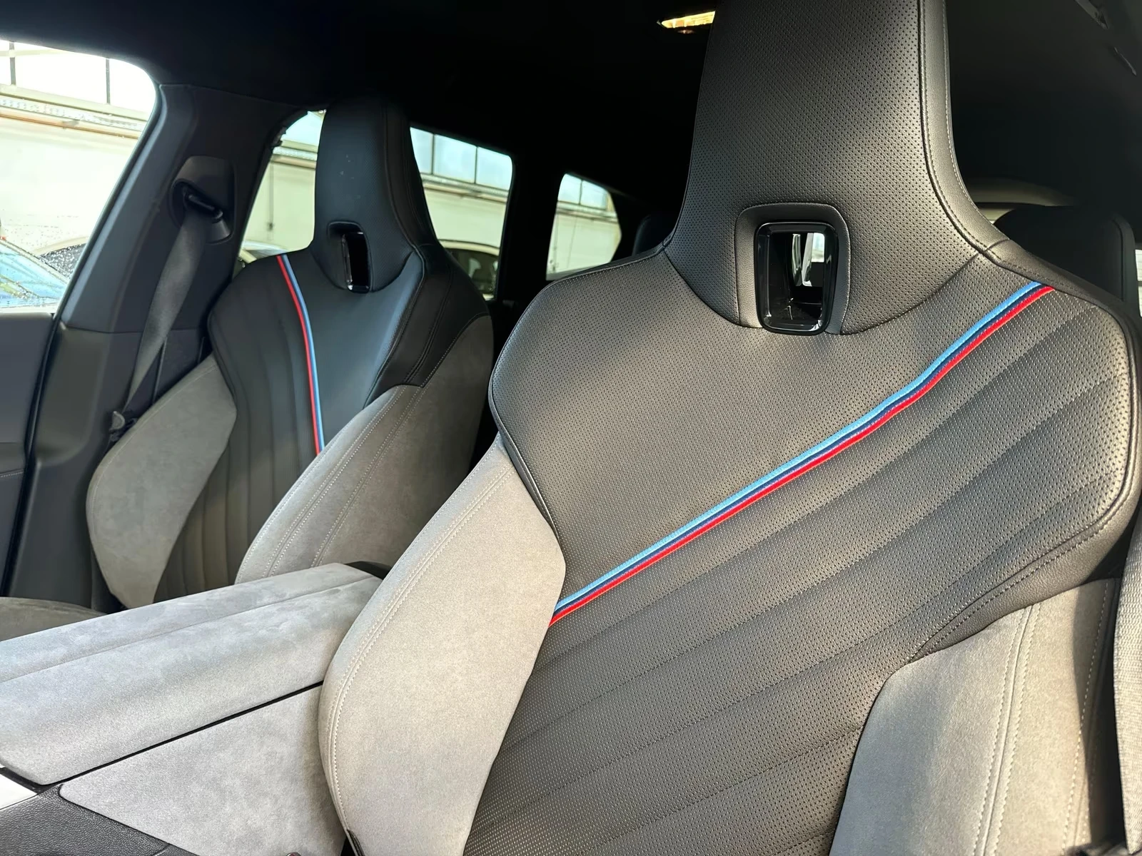 BMW iX xDrive45/ FACELIFT/ M SPORT/ ICONIC GLOW/ H&K/ 360, снимка 9 - Автомобили и джипове - 55539238