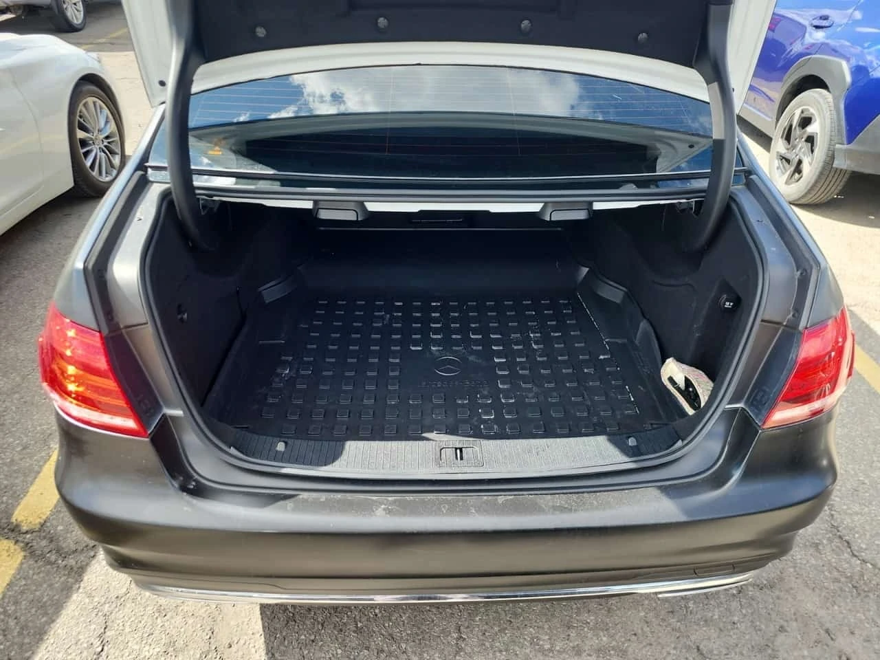 Mercedes-Benz E 300 * 4dr Sdn 4matic * CARFAX * ���� �� �� | Mobile.bg � ����������� 14