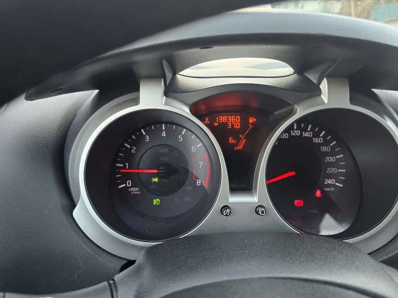 Nissan Juke 1.6T Limited edition, снимка 8 - Автомобили и джипове - 52553636