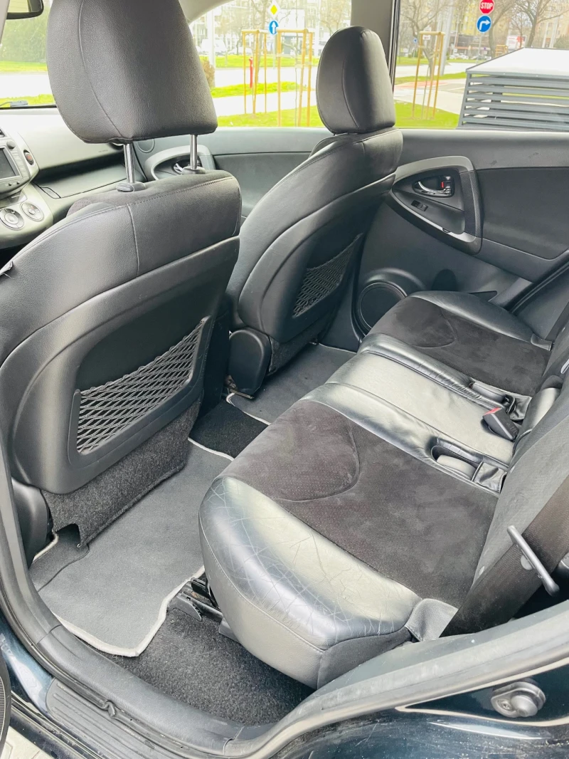 Toyota Rav4 2.2 D-4D / Navi / Кожа / 4х4, снимка 14 - Автомобили и джипове - 53439136