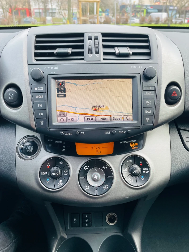 Toyota Rav4 2.2 D-4D / Navi / Кожа / 4х4, снимка 12 - Автомобили и джипове - 53439136