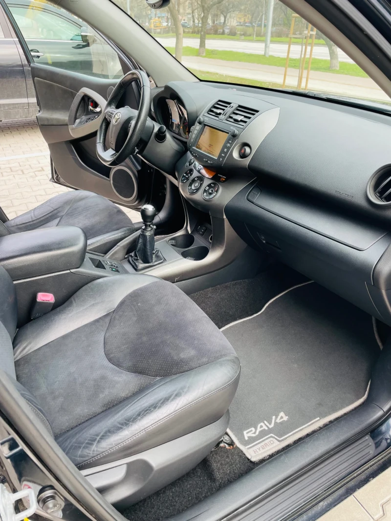 Toyota Rav4 2.2 D-4D / Navi / Кожа / 4х4, снимка 11 - Автомобили и джипове - 53439136