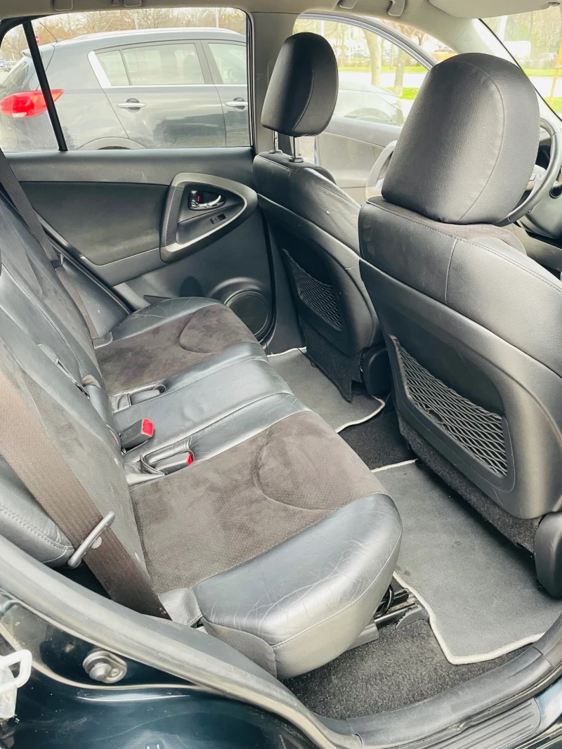 Toyota Rav4 2.2 D-4D / Navi / Кожа / 4х4, снимка 13 - Автомобили и джипове - 53439136