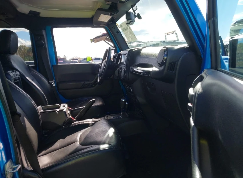 Jeep Wrangler UNLIMITED SAHARA 4x4 - изображение 10