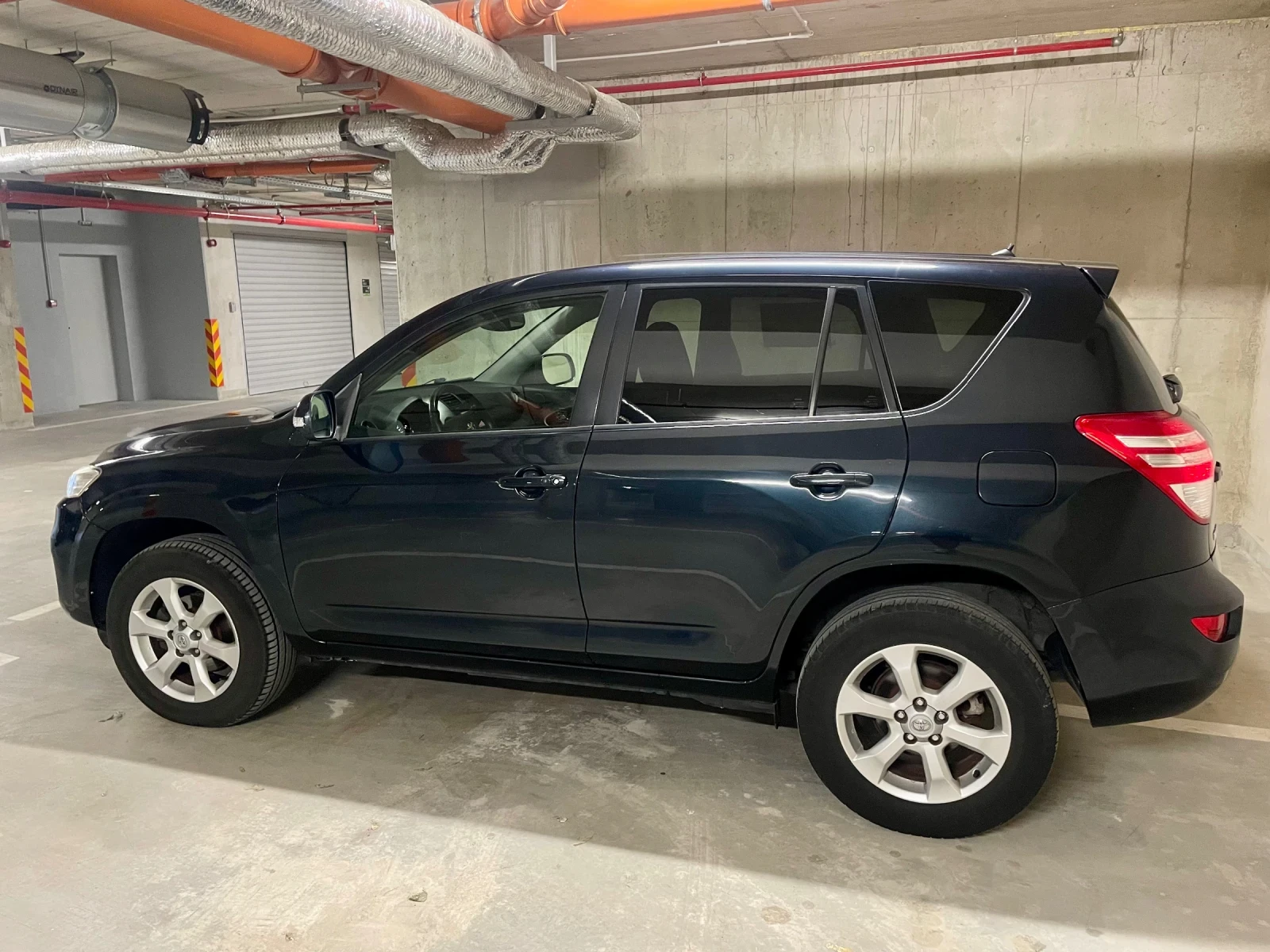 Toyota Rav4 2.2 D-4D / Navi / Кожа / 4х4, снимка 6 - Автомобили и джипове - 53855054