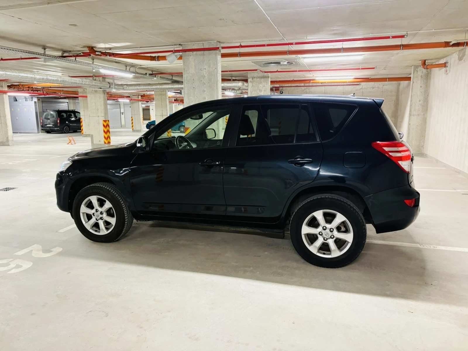 Toyota Rav4 2.2 D-4D / Navi / Кожа / 4х4 - изображение 5