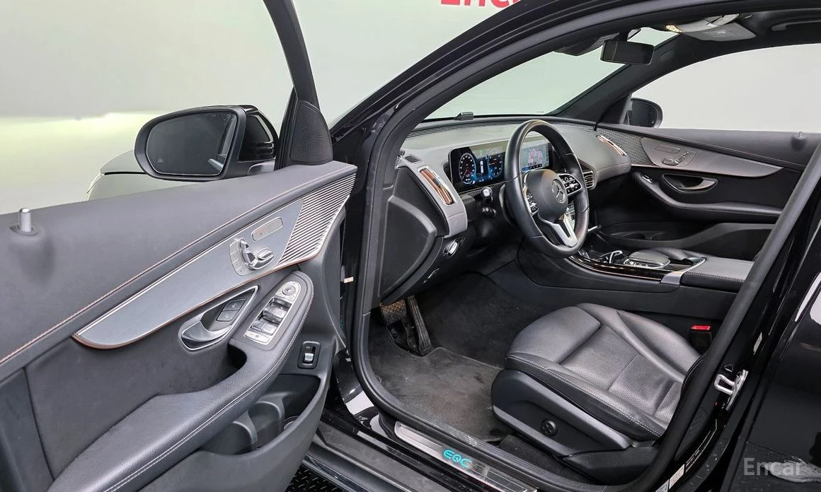 Mercedes-Benz EQC * EQC400* 4MATIC* КОЖА* ПОДГРЕВ* ШИБИДАХ* KEYLESS*, снимка 9 - Автомобили и джипове - 54060756