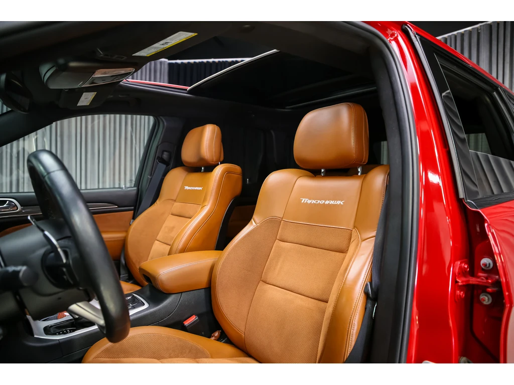 Jeep Grand cherokee TRACKHAWK| REDLINE PEARL| PANO| ОБДУХВАНЕ| , снимка 12 - Автомобили и джипове - 54125928