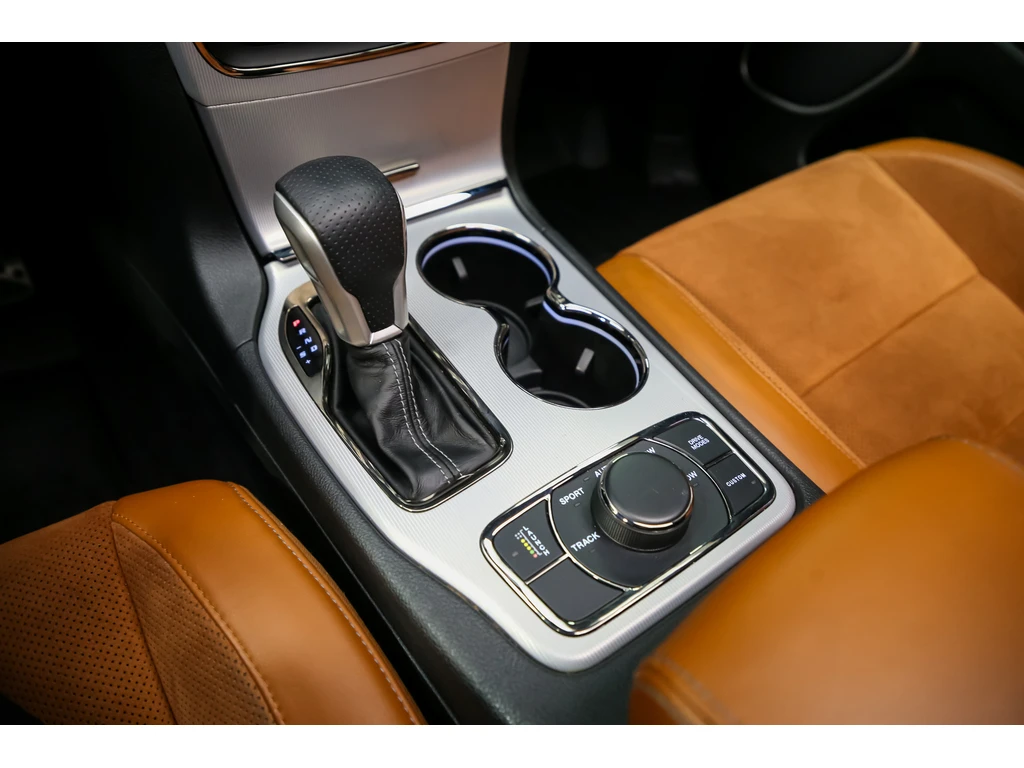 Jeep Grand cherokee TRACKHAWK| REDLINE PEARL| PANO| ОБДУХВАНЕ| , снимка 15 - Автомобили и джипове - 54125928