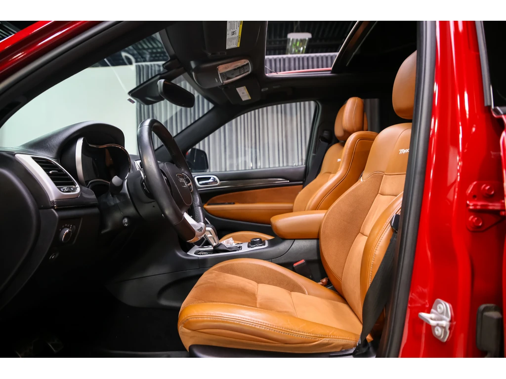 Jeep Grand cherokee TRACKHAWK| REDLINE PEARL| PANO| ОБДУХВАНЕ| , снимка 10 - Автомобили и джипове - 54125928