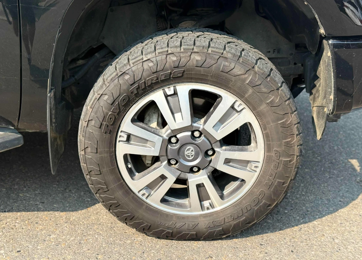 Toyota Tundra Platinum* 4WD* 5.7* ОБДУХ* ПОДГРЕВ* ПАМЕТ* КОЖА, снимка 17 - Автомобили и джипове - 55933138