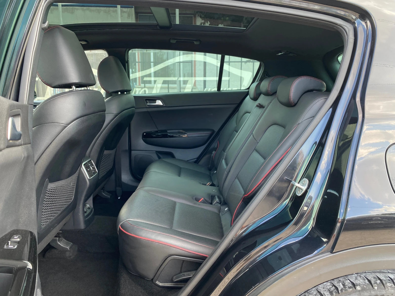 Kia Sportage GT-Line* Pano* KeyGO* Dis* Full* , снимка 15 - Автомобили и джипове - 55942463