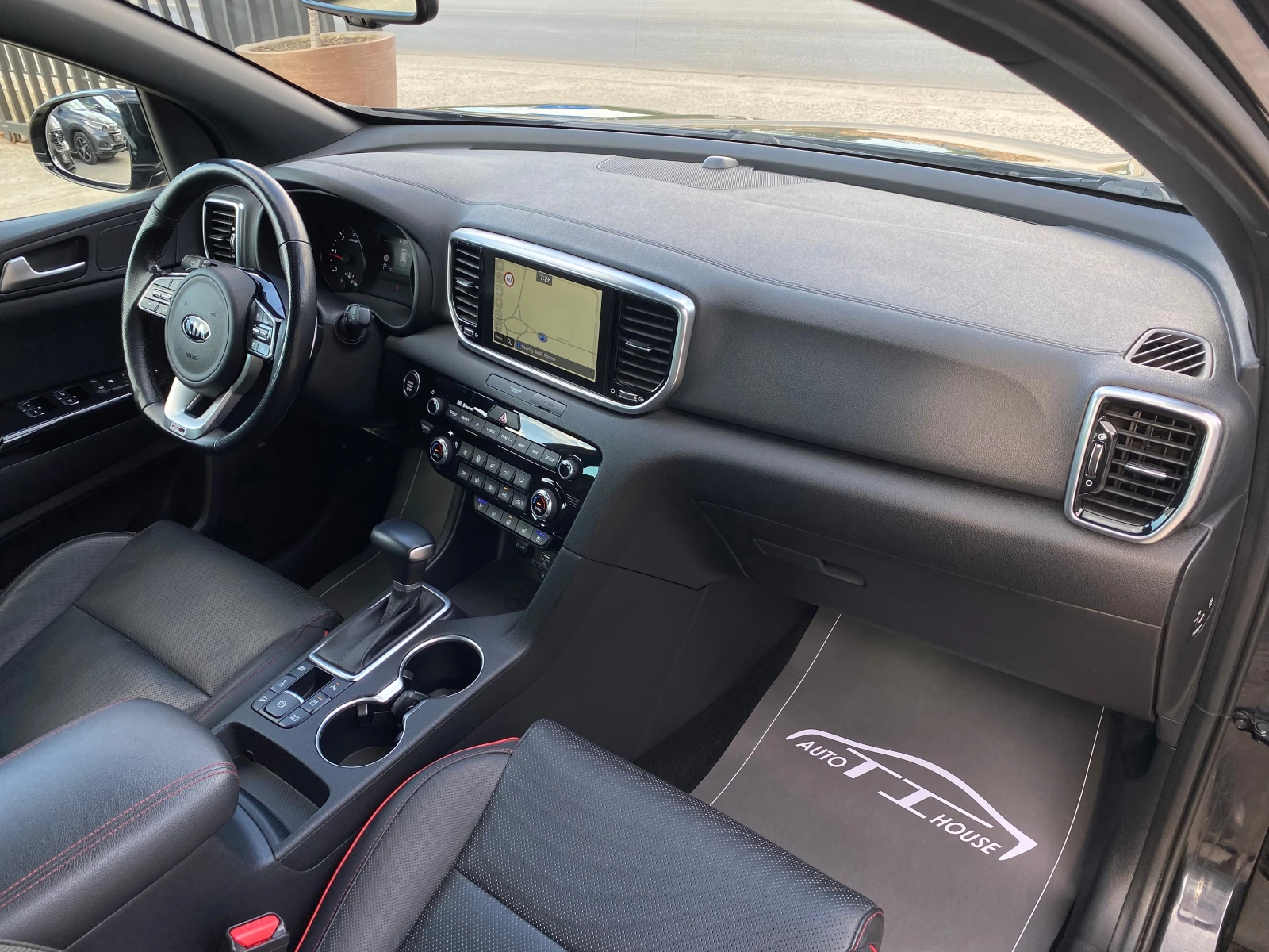 Kia Sportage GT-Line* Pano* KeyGO* Dis* Full* , снимка 10 - Автомобили и джипове - 55942463