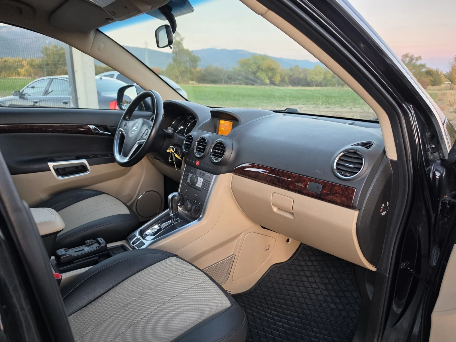 Opel Antara 2.2 Automatic 163 face-lift , снимка 13 - Автомобили и джипове - 56638706