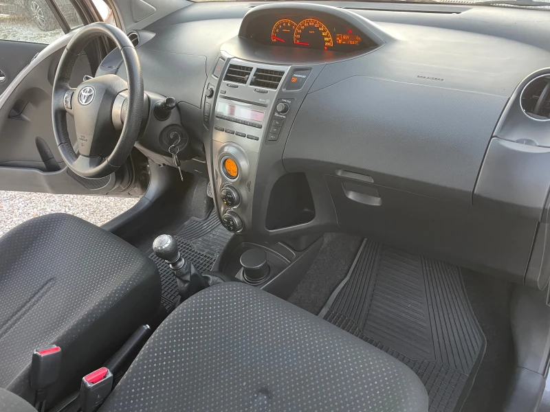 Toyota Yaris 1.4 D4D Facelift, 6 скорости , Климатроник, снимка 11 - Автомобили и джипове - 47854129