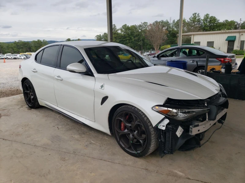 Alfa Romeo Giulia QUADRIFOGLIO, снимка 3 - Автомобили и джипове - 48012697