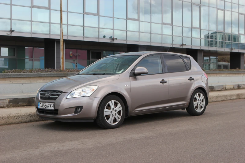 Kia Ceed 1.6CRDi 115, снимка 1 - Автомобили и джипове - 48072504