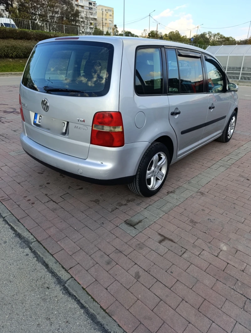 VW Touran, снимка 5 - Автомобили и джипове - 52108416