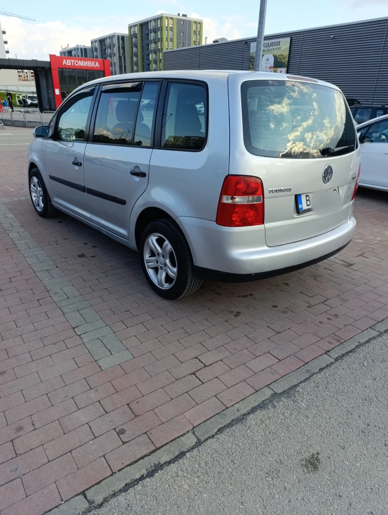 VW Touran, снимка 4 - Автомобили и джипове - 52108416
