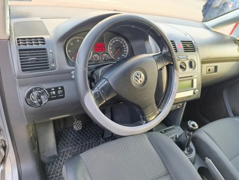 VW Touran, снимка 8 - Автомобили и джипове - 52108416