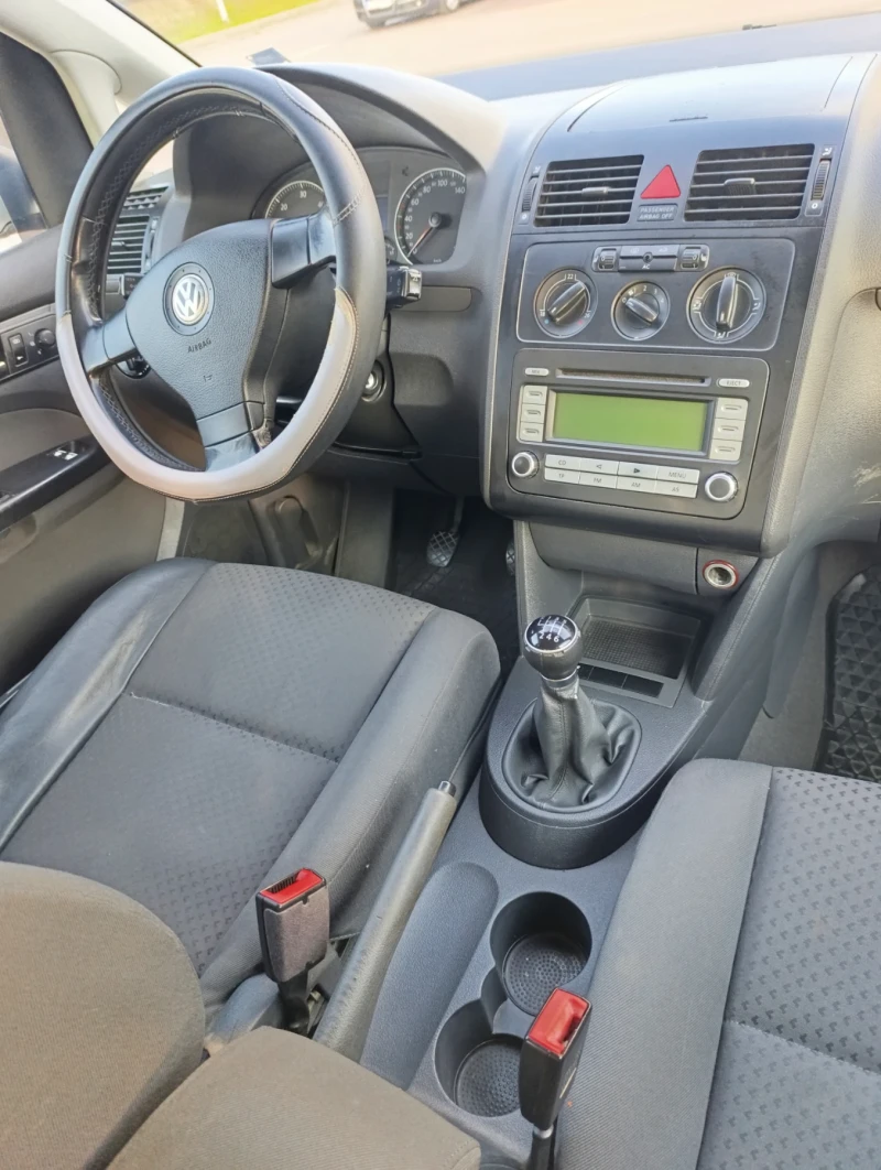 VW Touran, снимка 11 - Автомобили и джипове - 52108416