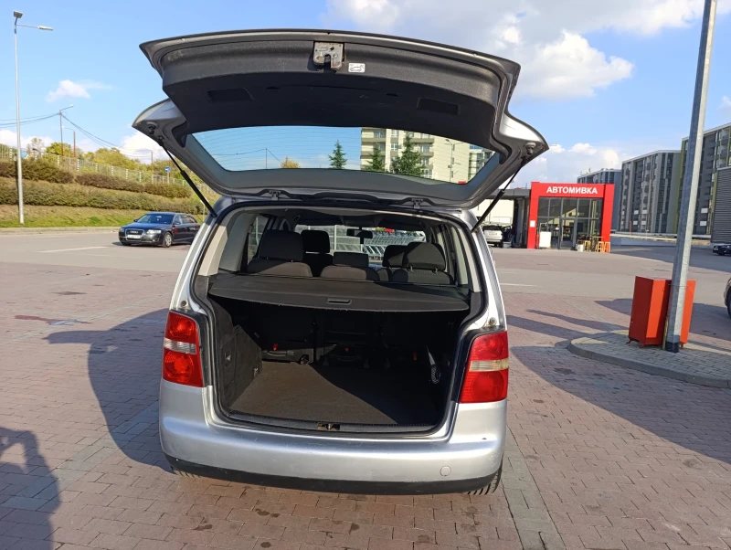 VW Touran, снимка 12 - Автомобили и джипове - 52108416