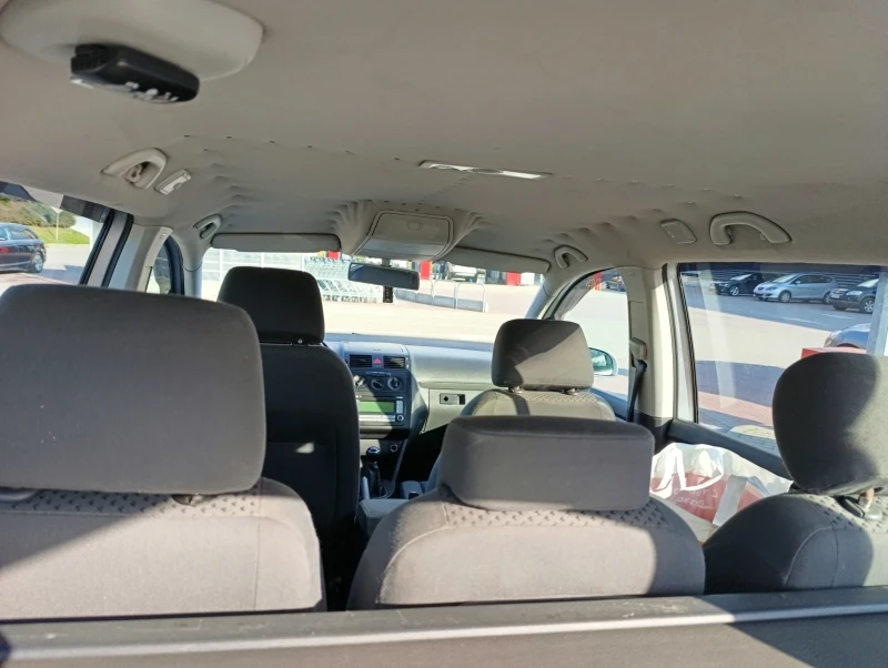 VW Touran, снимка 13 - Автомобили и джипове - 52108416
