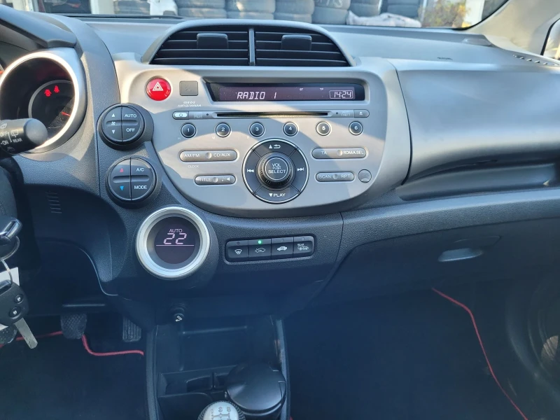 Honda Jazz 1.4 i, снимка 10 - Автомобили и джипове - 52226368