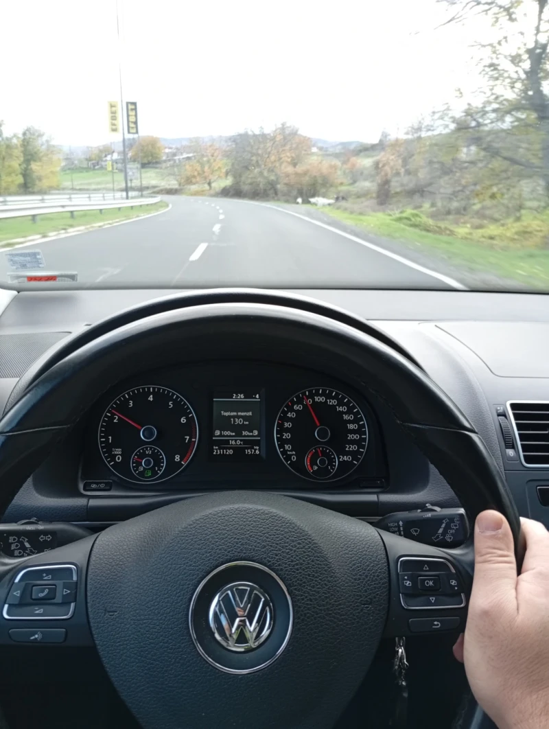VW Touran 1.4tsi ecofuel 150ks 6+ 1 Места, снимка 13 - Автомобили и джипове - 52378160