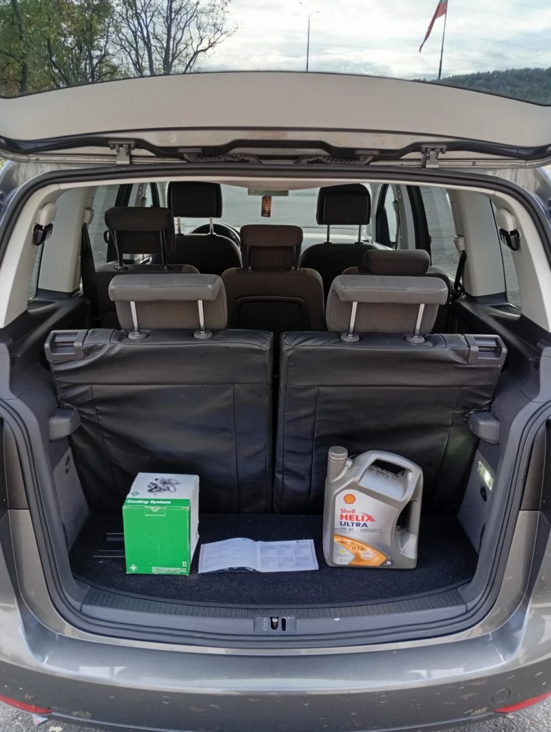 VW Touran 1.4tsi ecofuel 150ks 6+ 1 Места, снимка 8 - Автомобили и джипове - 52378160