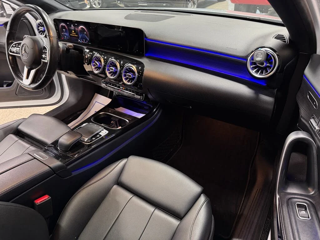 Mercedes-Benz A 220 4MATIC AWD АвтоКредит (Цена до БГ) - изображение 6