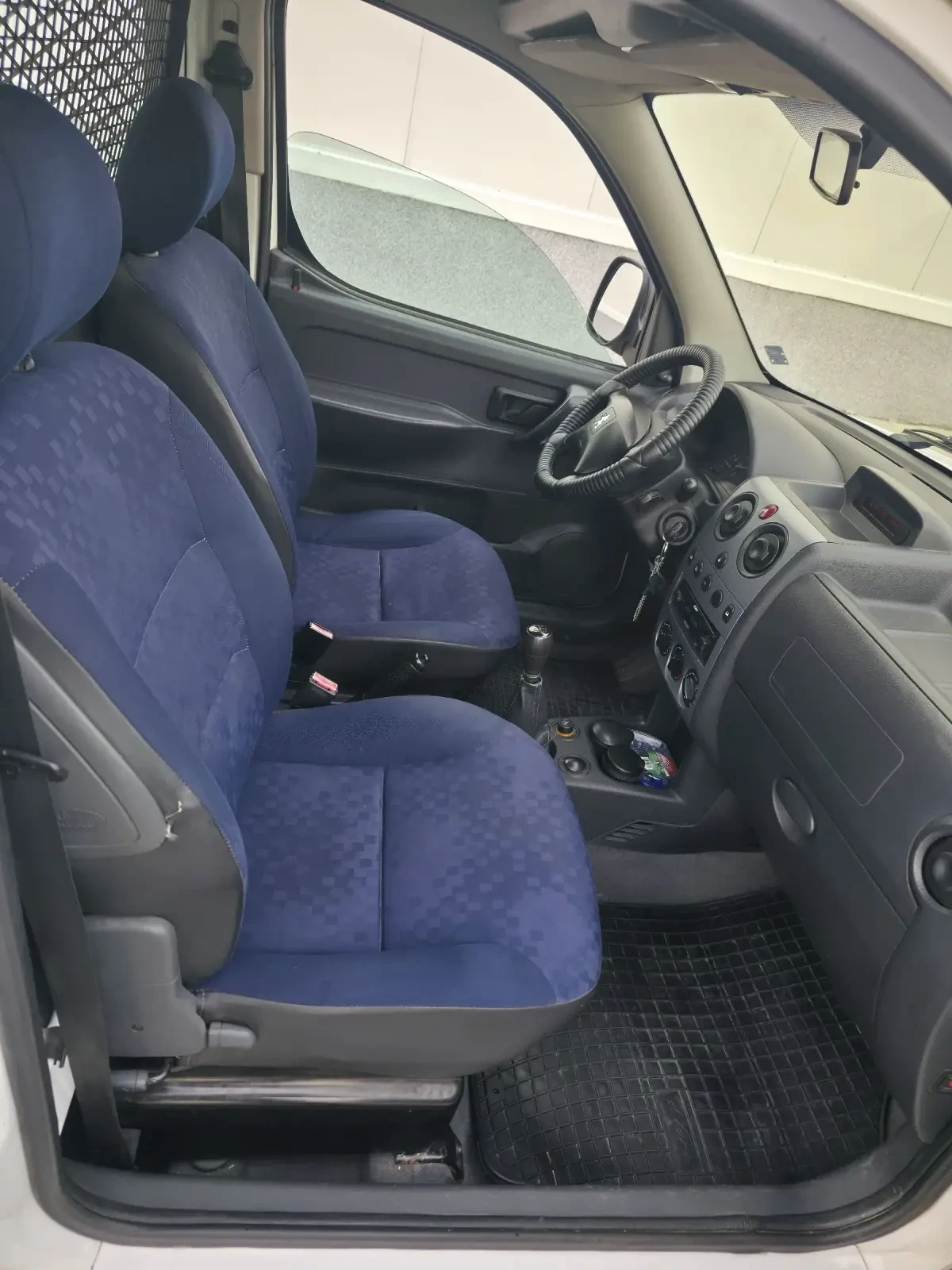 Peugeot Partner 1.6HDI Товарен!, снимка 15 - Автомобили и джипове - 54180962