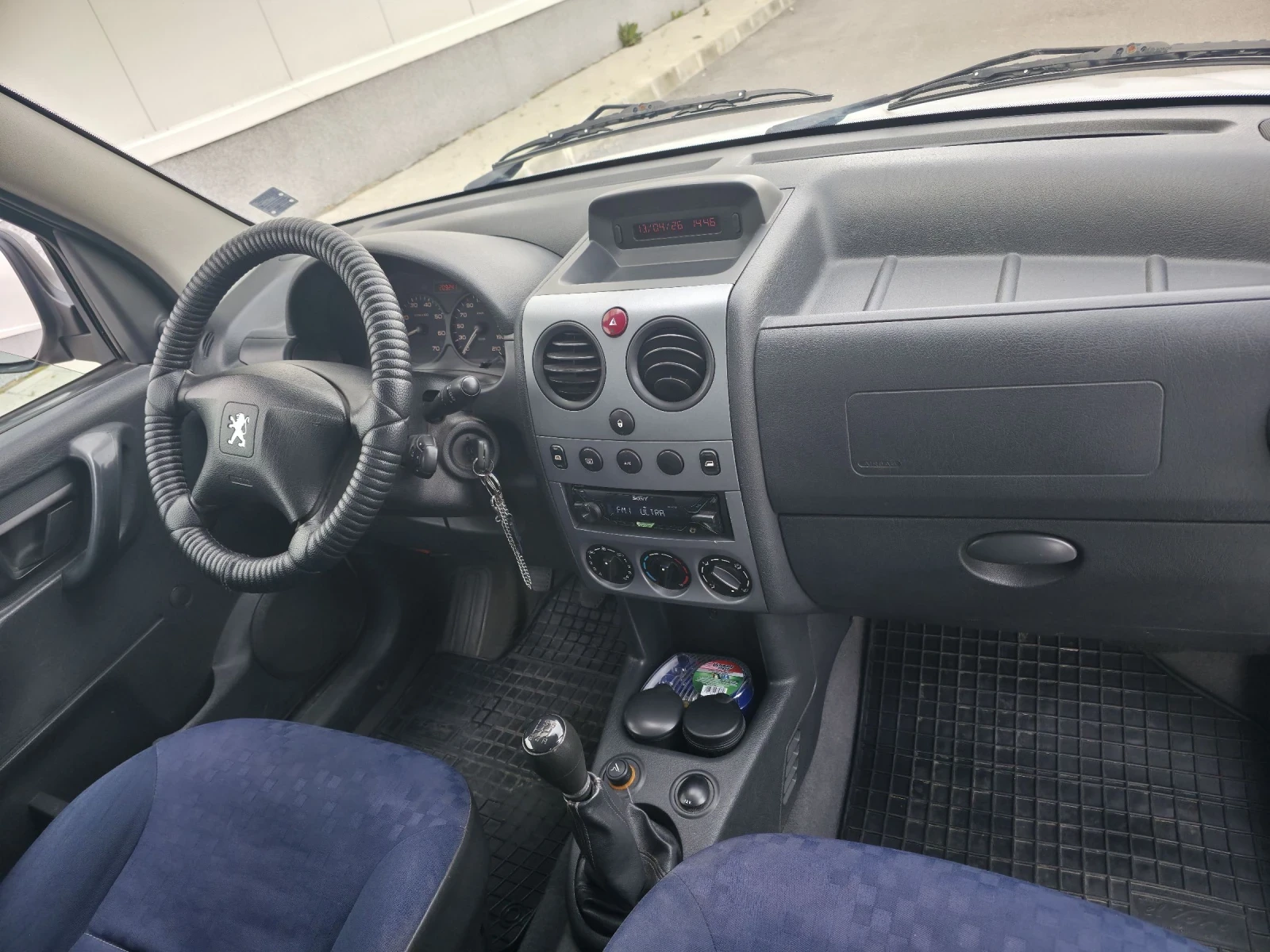 Peugeot Partner 1.6HDI Товарен!, снимка 12 - Автомобили и джипове - 54180962